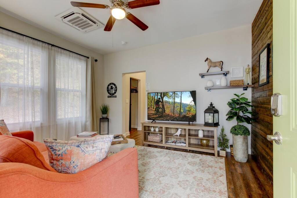 Mountain Bungalow-Walk To Downtown/Biker'S Dream! Hot Springs Exterior foto